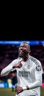 茹子楠踩踏刘洋 主裁马宁回看VAR后坚持直红判罚