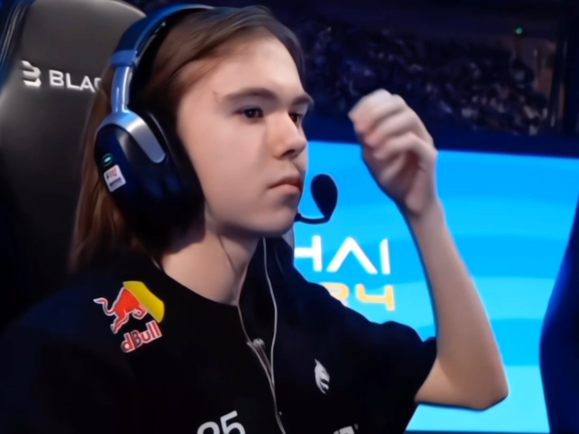 更体现了英 更体现了英